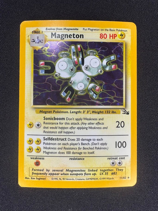 Front view of the Magneton 11/62 Holo Rare – Fossil Pokémon Card – Near Mint / Light Play.